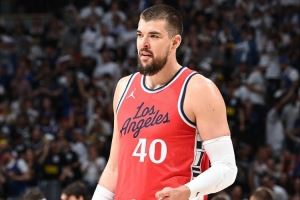 登卡双双缺阵!快船vs太阳首发:邓恩/比尔/小琼斯/巴图姆/祖巴茨