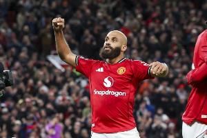 记者：曼联希望姆伯莫踢完维拉再参加非洲杯，球员可能错过首战